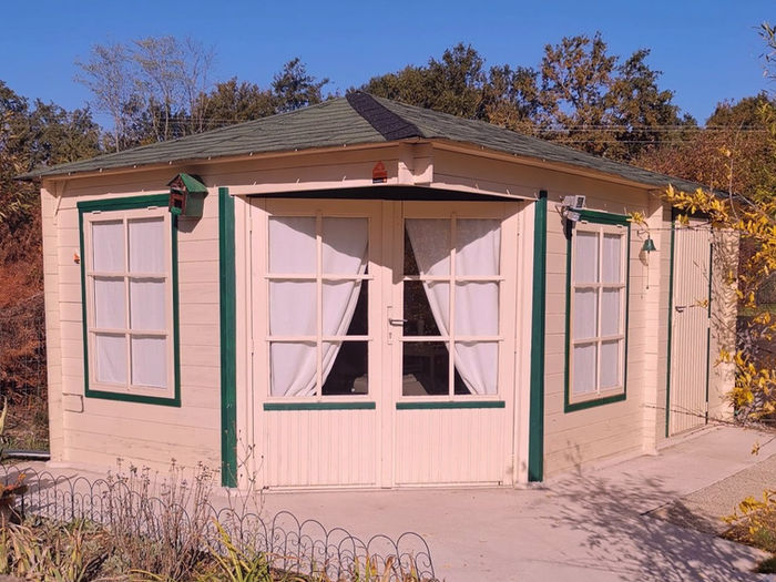 Le chalet du cabinet, au fond du jardin